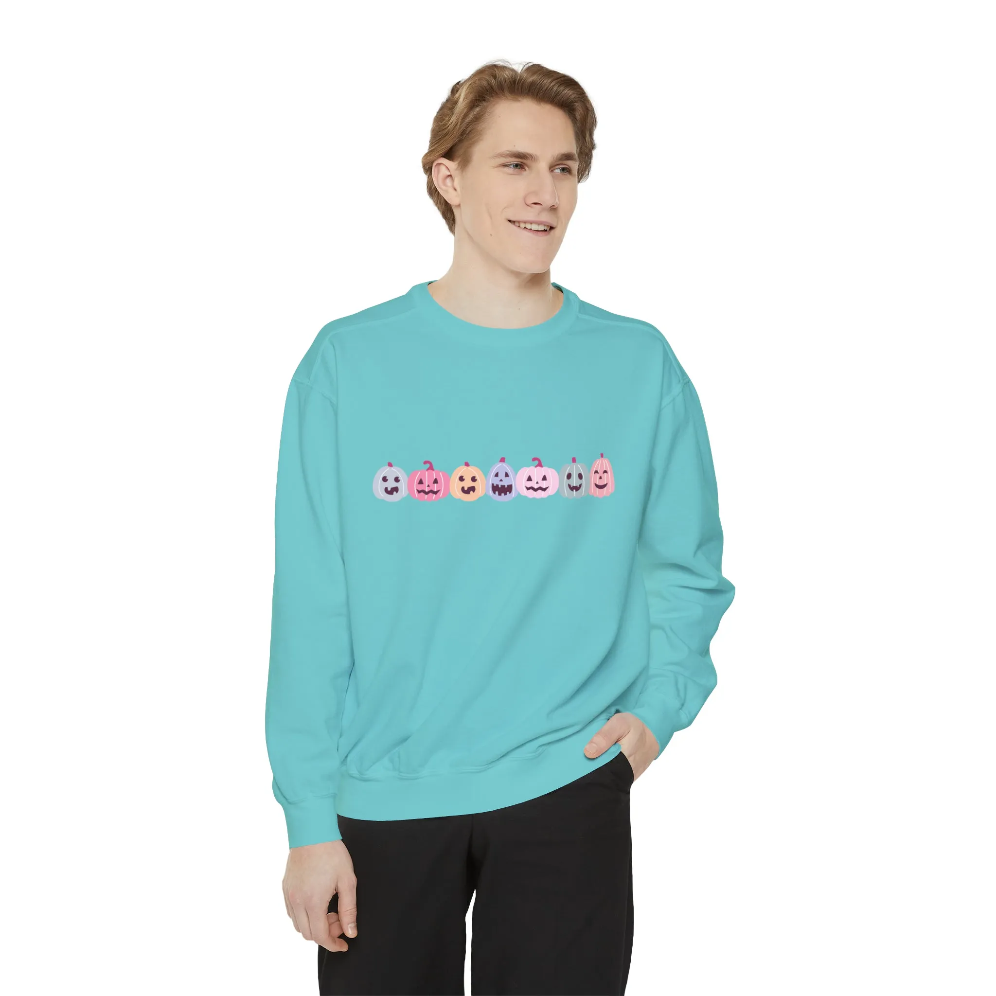 Pastel Pumpkin Sweatshirt, Halloween Pumpkin Sweater, Fall Sweatshirt, Pumpkin Halloween Crewneck, Cute Spooky Season, Pink Comfort Colors