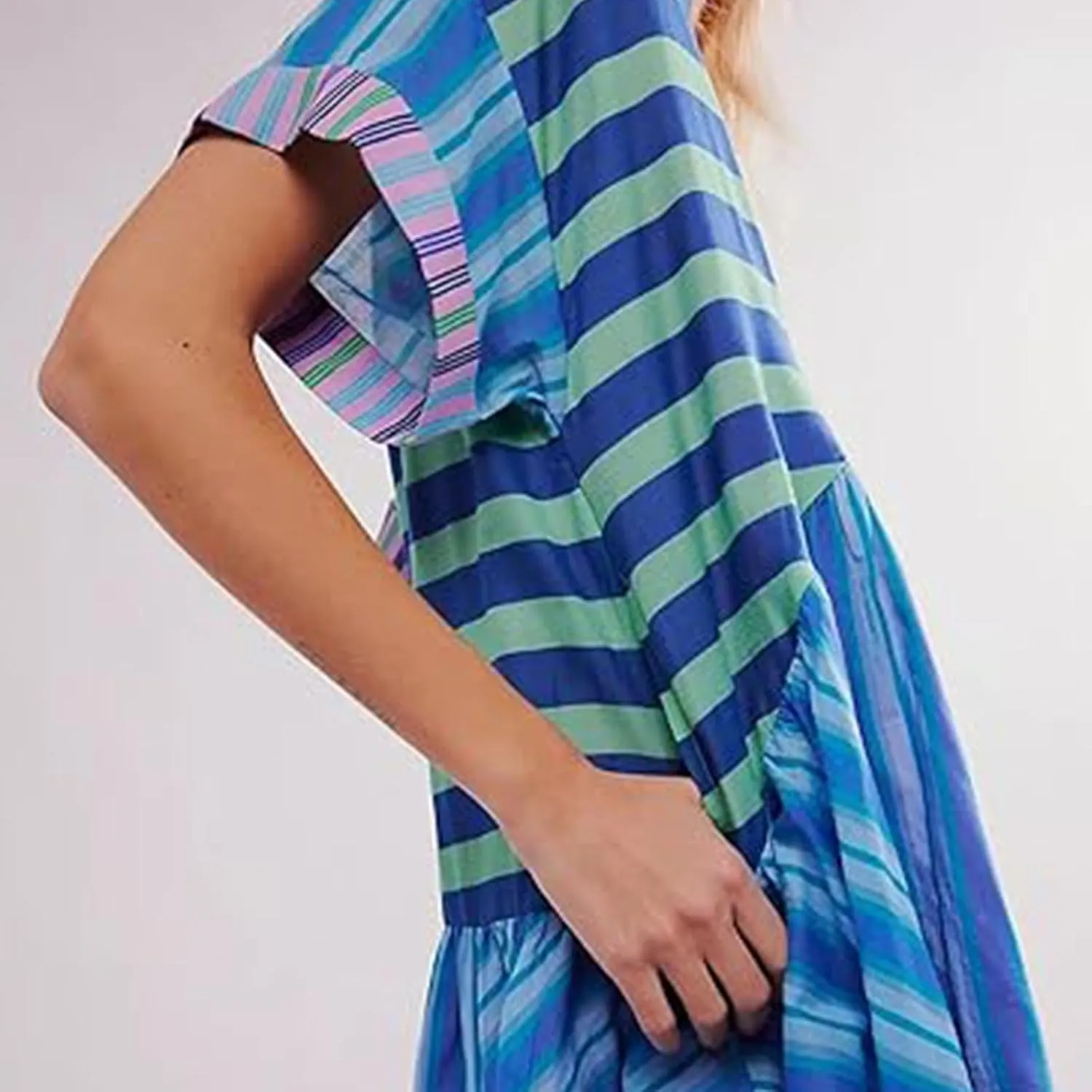 Womens Boho Summer Dresses Short Sleeve Ruffle Hem Dress V Neck Floral Mini Dress Beach Sundress Vacation Outfits